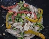 Foto langkah ke 5 dari resep Ayam Brokoli saus Wijen.