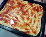 Foto langkah ke 6 dari resep Pizza suka-suka sosis sederhana rasa istimewa.