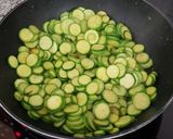 Foto del passaggio 1 della ricetta Penne con zucchine e robiola