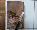 Foto langkah ke 1 dari resep Sayur bening daun kelor.