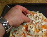 Foto del paso 4 de la receta: Pizza de cabrales y champiñón