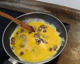 Foto del paso 3 de la receta: Tortilla de boletus y queso