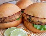 A picture of step 7 of Mackerel Burgers.