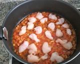 Foto del paso 2 de la receta: Fideos con rape, almejas y gambas