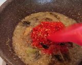 Foto langkah ke 6 dari resep 63. Sambal Ayam Suwir dengan Daun Jeruk.
