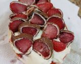Foto del paso 7 de la receta: Huevo de Pascua relleno con crema y frutillas