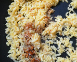 Foto del paso 4 de la receta: Esto no es un arroz chino, pero parece 🍚🥦🍳