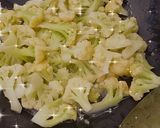 Foto langkah ke 2 dari resep Tumis kembang kol.