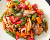 Foto del paso 3 de la receta: Fideos de arroz con pollo, setas y verduras 🍝