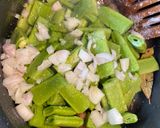 A picture of step 3 of Lebanese green beans stew.