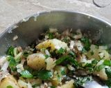 A picture of step 3 of Khasta karara aalo paratha.