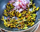 A picture of step 5 of Karela and Aloo Crispy Fry.