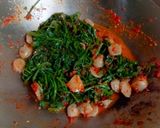 Foto langkah ke 3 dari resep Tumis Kangkung Bakso.