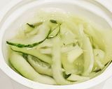Foto del paso 3 de la receta: Snack de mousse de aguacate montado sobre mató y salmón marinado