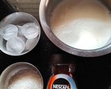 कोल्ड कॉफी (cold coffee recipe in marathi) रेसिपी स्टेप 1 फोटो 