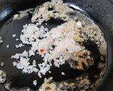 Foto del paso 2 de la receta: Chile guajillo relleno, con crema de pereil