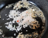 Foto del paso 2 de la receta: Chile guajillo relleno, con crema de pereil