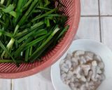 Foto langkah ke 1 dari resep Tumis Kucai Udang.