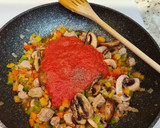 Foto del paso 4 de la receta: Fideuá de verduras, champiñones y solomillo de cerdo