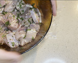 Foto del paso 4 de la receta: Brochetas de cerdo en adobo