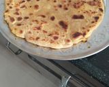 A picture of step 6 of Chana dal parantha.