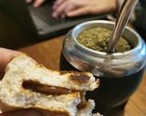 Foto del paso 5 de la receta: Pancito relleno de manjar al sartén