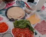 Foto del paso 5 de la receta: Crepes de atún, lechuga, tomate, zanahoria jamón y queso 😊