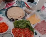 Foto del paso 5 de la receta: Crepes de atún, lechuga, tomate, zanahoria jamón y queso 😊