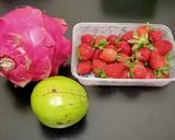 Foto langkah ke 1 dari resep Mix Juice Avocado, Dragon Fruit & Strawberry.