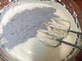 Bolu Ketan Hitam Keju Lumer