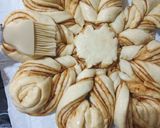 Foto langkah ke 8 dari resep Cinnamon Flower Bread.