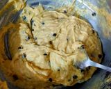 Foto langkah ke 3 dari resep Banana cupcake (no mixer).