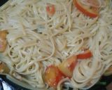 Foto del paso 2 de la receta: Tallarines salteados con albahaca