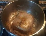 Foto del paso 3 de la receta: Cinta de lomo de cerdo con salsa de cebolla y almendras en olla