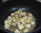 Foto langkah ke 5 dari resep Tumis Tahu Sapi Cincang Simple.