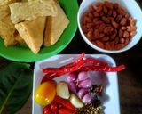 Foto langkah ke 1 dari resep Semur Pedas Tahu Dan Kacang Merah.