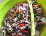 Foto langkah ke 2 dari resep Tumis Cumi Cabai Rawit.