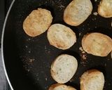 Foto del passaggio 2 della ricetta Crostini abbrustoliti con fichi e ricotta fatta in casa, ricetta del riciclo 🌷