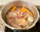 Foto del paso 2 de la receta: Caldo de gallina y pollo