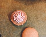 Hình bước làm 7 của món Macaron với kem bơ