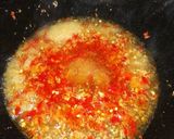 Foto langkah ke 3 dari resep Keripik kulit pangsit pedas manis.