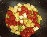 Foto del paso 2 de la receta: Tofu con tomates cherry, tomates secos y guisantes