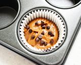 Foto langkah ke 6 dari resep Muffin Coklat gampang, ga ribet, cepat, tanpa mixer.