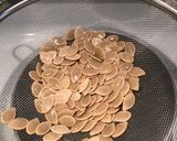 Foto del paso 2 de la receta: Semillas de calabazas crujientes(Snack saludable)