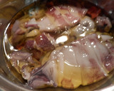 Foto del paso 3 de la receta: Calamares con cebolla y pimiento en aceite