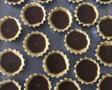 Foto langkah ke 4 dari resep Birthday ‘s mini choco egg tart.