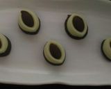 A picture of step 2 of Jujips Stuffed Chocolate.