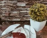 A picture of step 7 of 2 tier Red velvet cake.