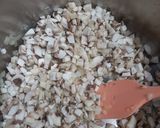 صورة لخطوة 2 من وصفة شوربة فطر غنيّة 🍄