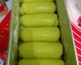 Foto langkah ke 3 dari resep Roti Sobek Pandan.